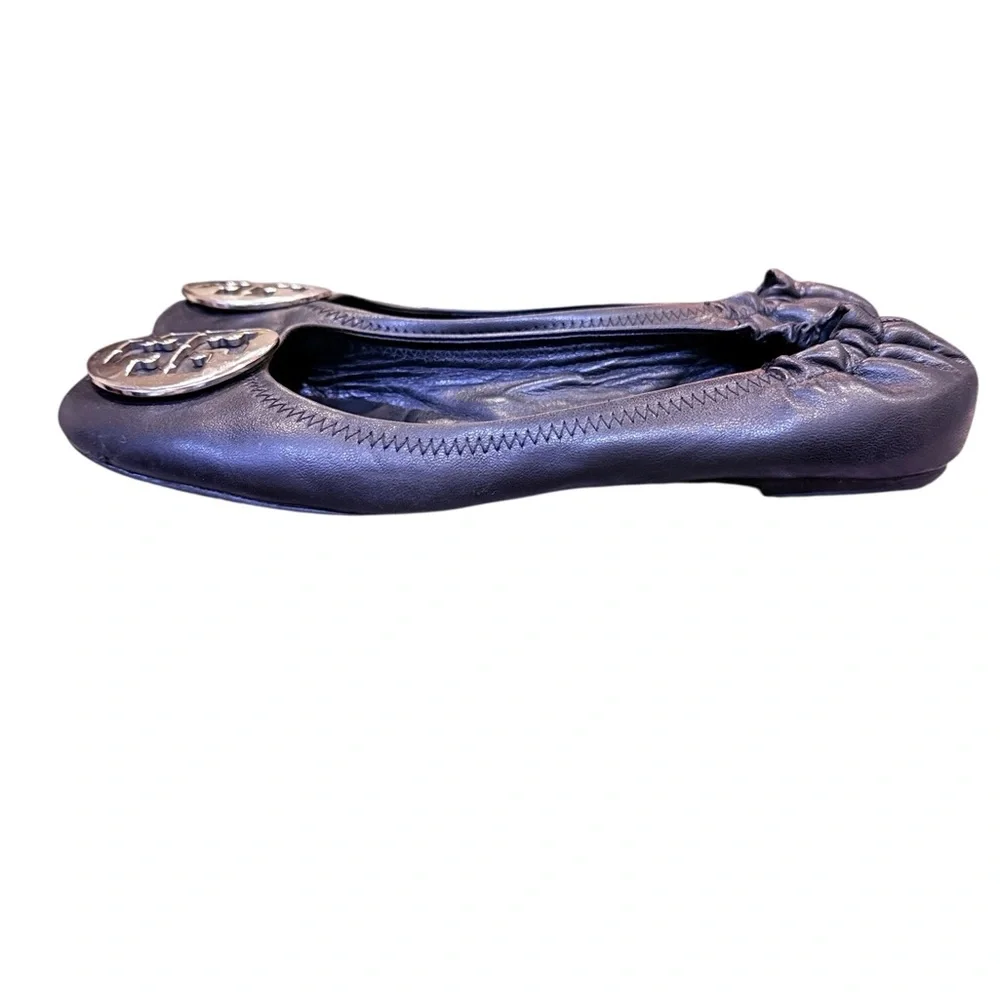 Tory Burch Women’s Black Classic Leather Ballet Flats with Silver Logo Buckle 9